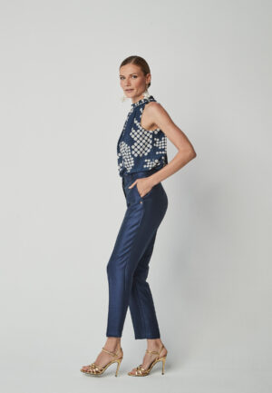Pantalón liso pitillo. Conjunto 8