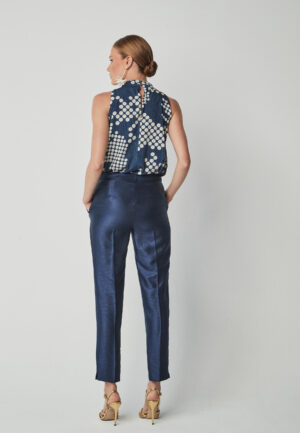 Pantalón liso pitillo. Conjunto 7