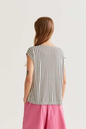 Camiseta con estampado rayas negras 6 Camiseta con estampado rayas negras 6