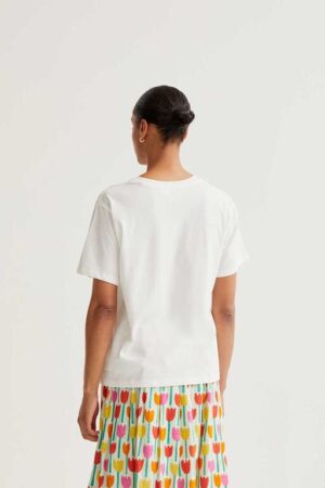 Camiseta con bordado de Tulipanes 6