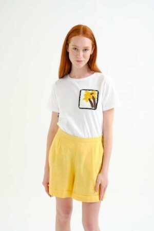 Camiseta manga corta con bordado blanca