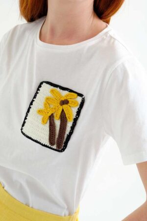 Camiseta manga corta con bordado blanca 5