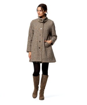 Abrigo de mujer cuello alto botones