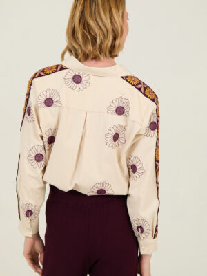 Camisa bordada con fornitura 5