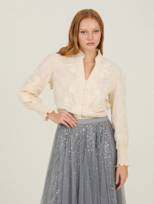 Blusa con bordado a tono